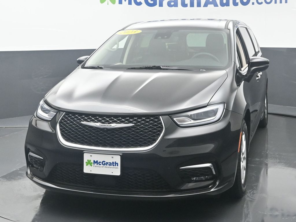 2023 Chrysler Pacifica Touring L photo 4