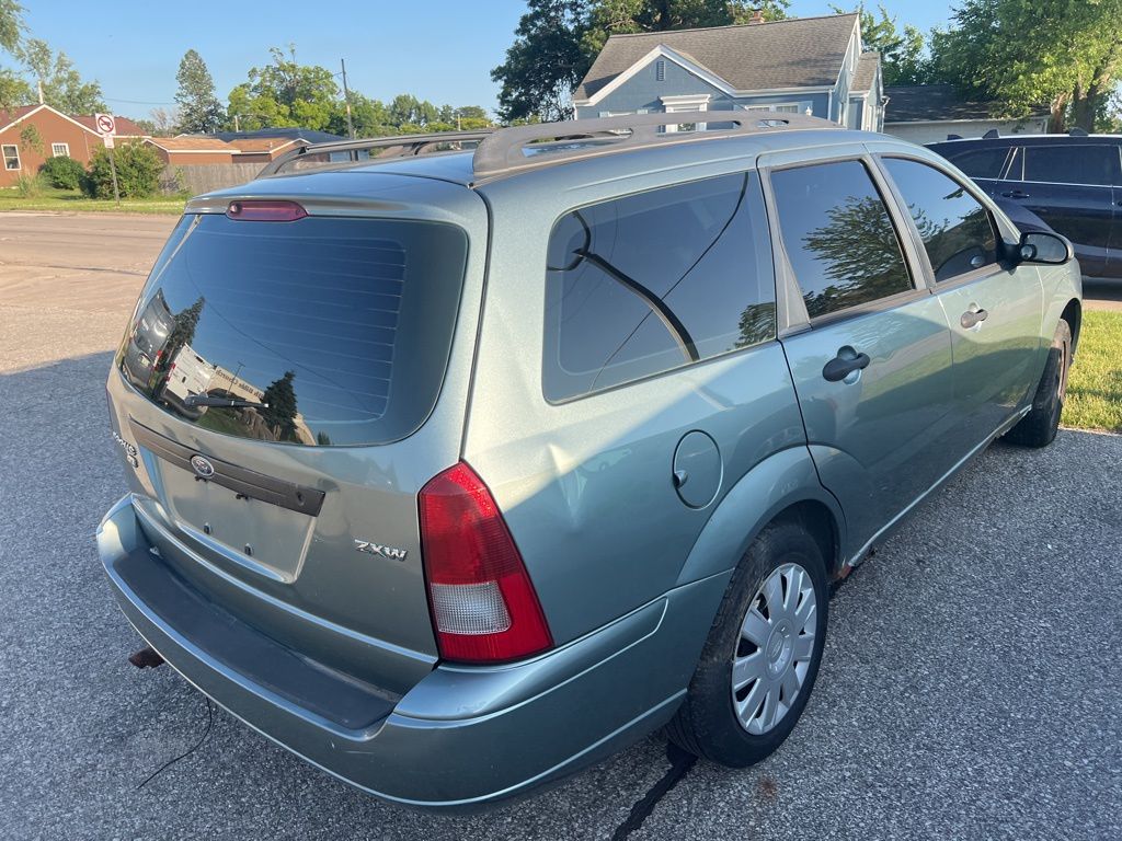 2005 Ford Focus ZXW photo 3