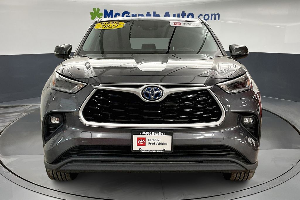 2021 Toyota Highlander Hybrid LE photo 3