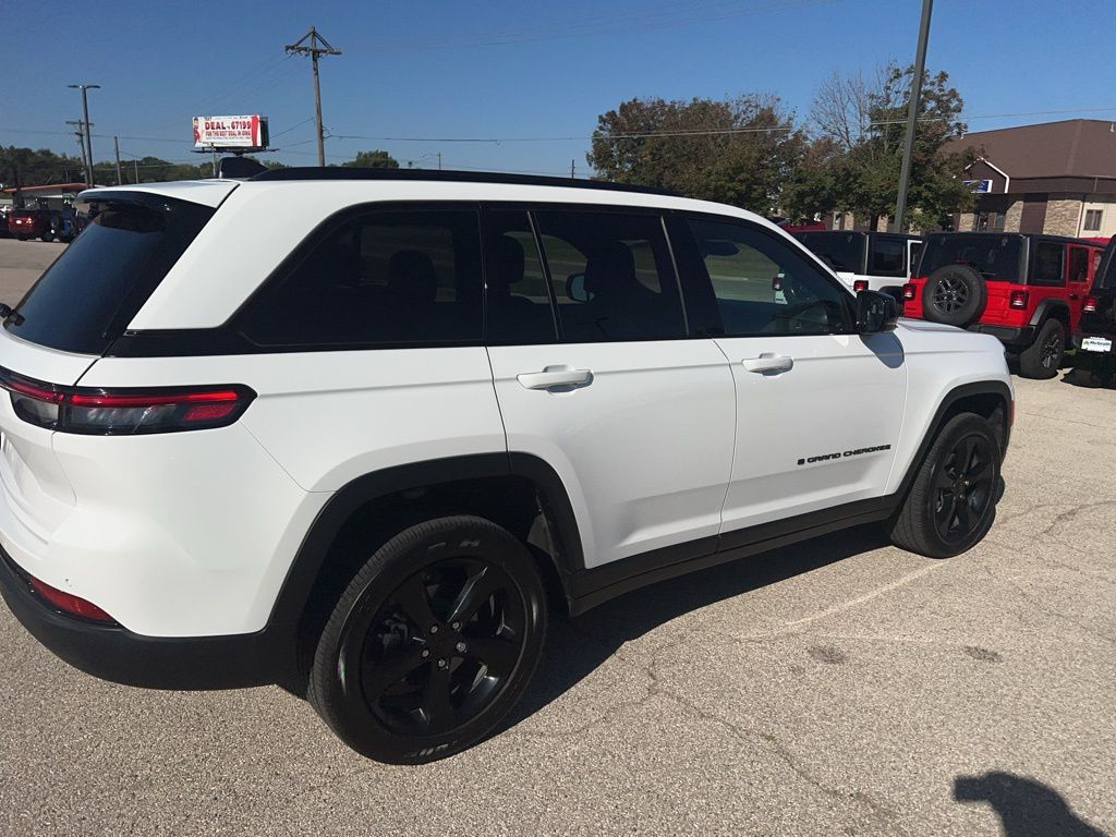 2024 Jeep Grand Cherokee Altitude X photo 3