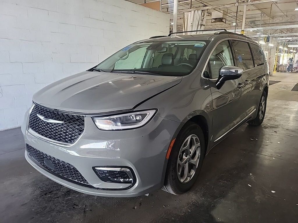 Used 2023 Chrysler Pacifica Limited Minivan/Van