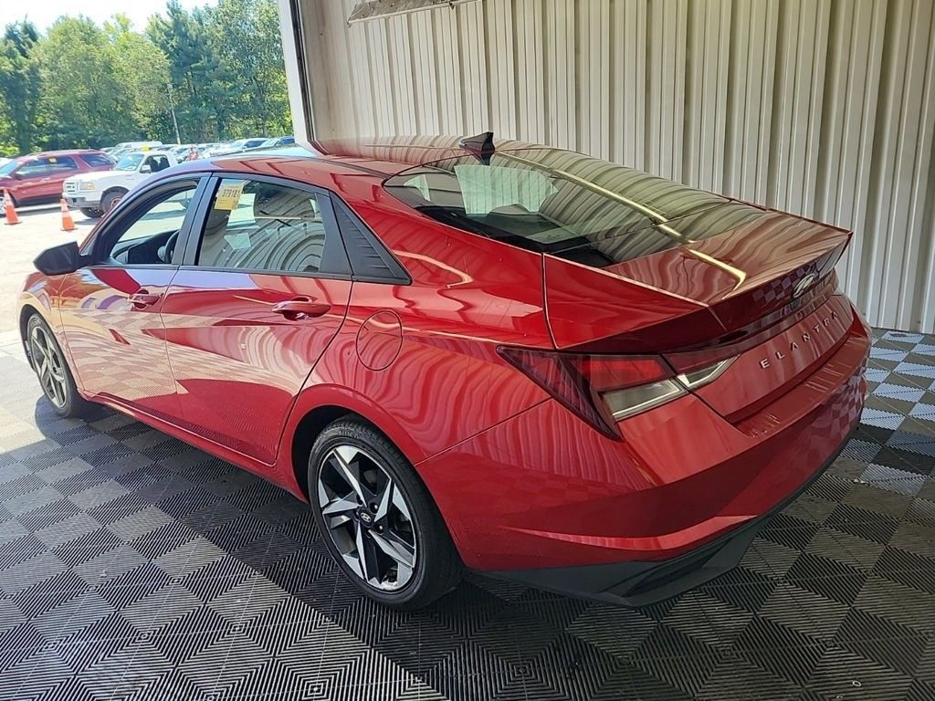 2023 Hyundai Elantra SEL Convenience photo 2