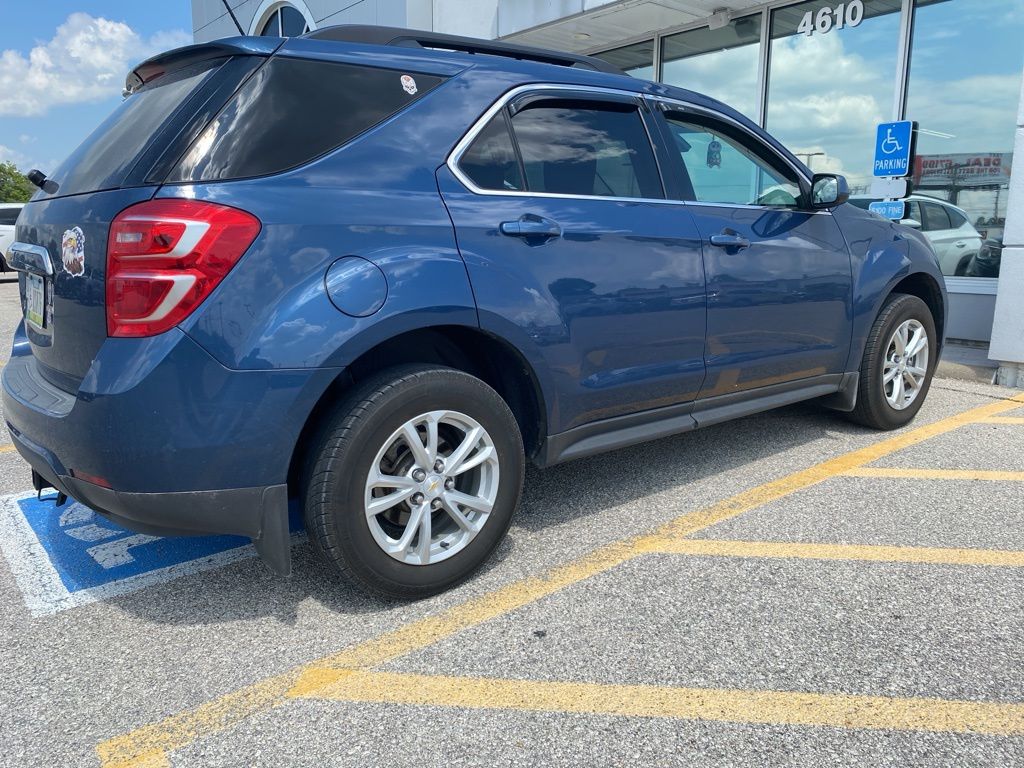 2017 Chevrolet Equinox LT photo 3