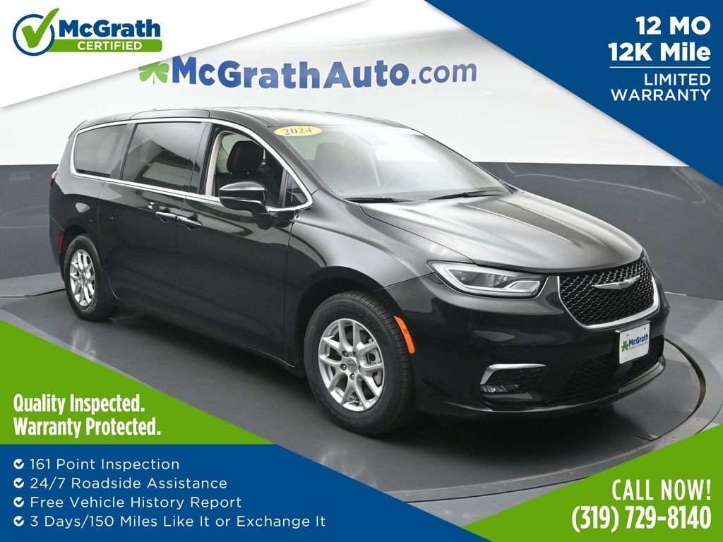 2024 Chrysler Pacifica Touring L's photo