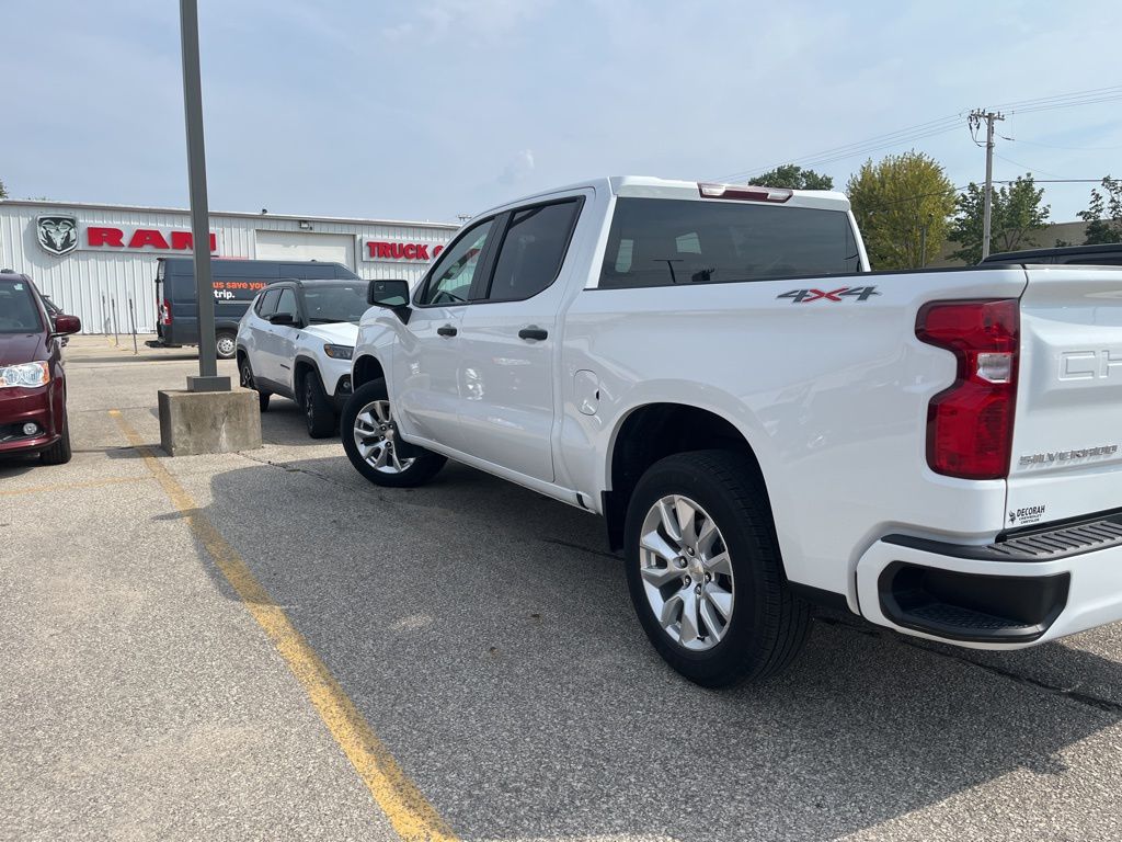 2024 Chevrolet Silverado 1500 Custom photo 4