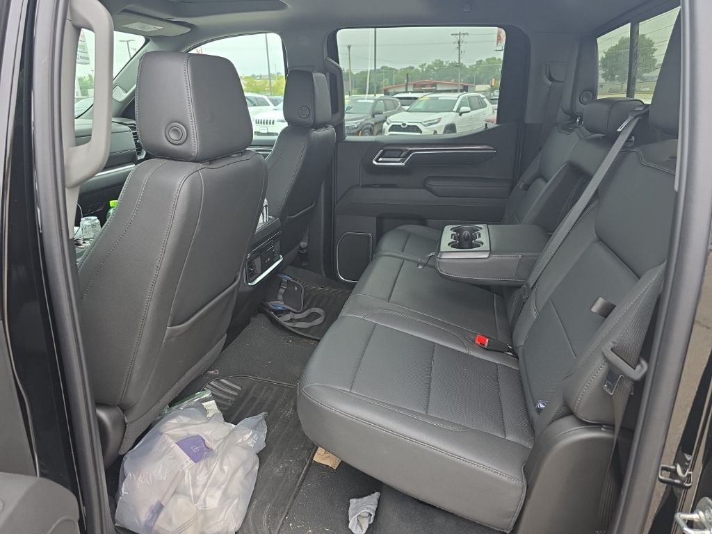 2025 Chevrolet Silverado 1500 LTZ photo 4