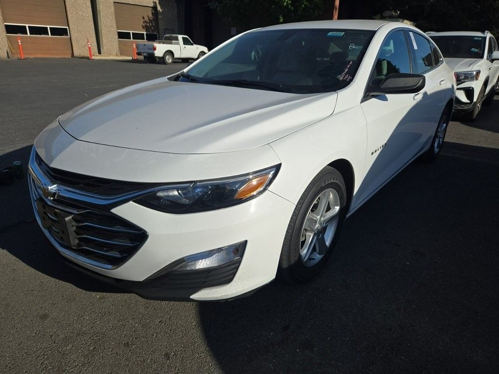 2019 Chevrolet Malibu LS photo 2