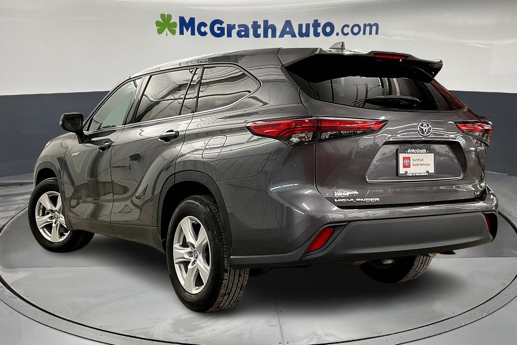 2021 Toyota Highlander Hybrid LE photo 2