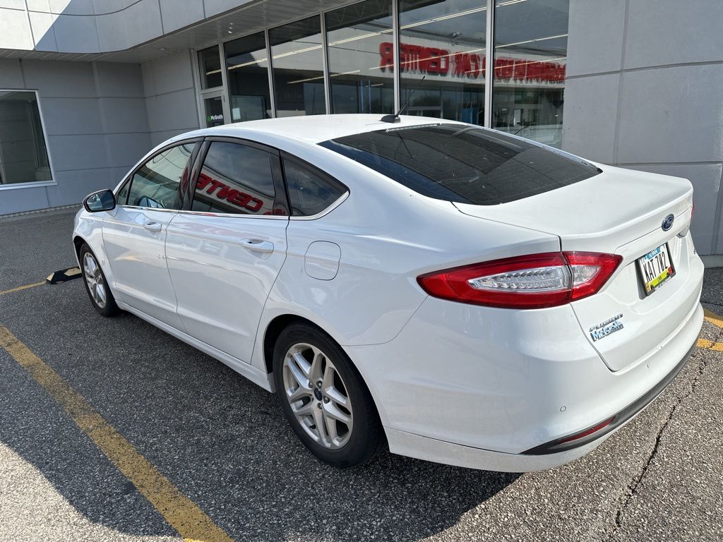 2016 Ford Fusion SE photo 3