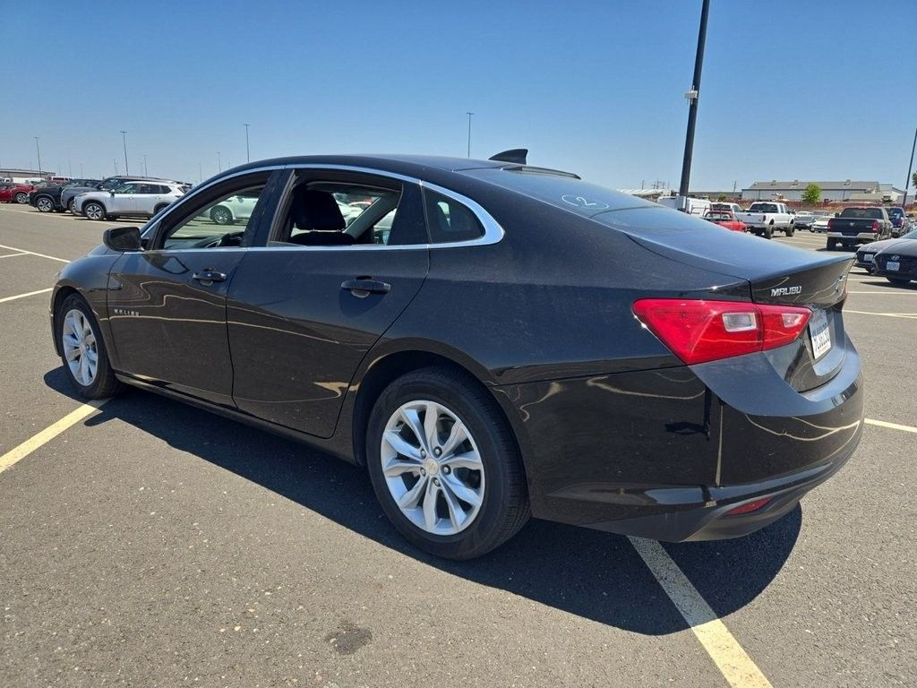 2024 Chevrolet Malibu 1LT photo 3