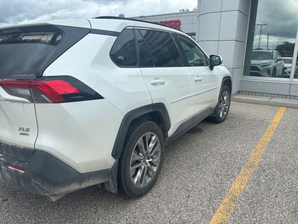 2023 Toyota RAV4 XLE Premium photo 4