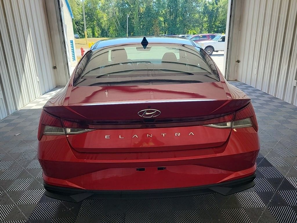 2023 Hyundai Elantra SEL Convenience photo 3
