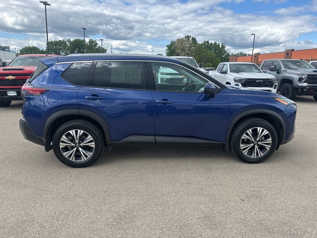 2021 Nissan Rogue SV photo 2