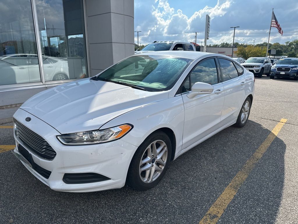 2016 Ford Fusion SE photo 2