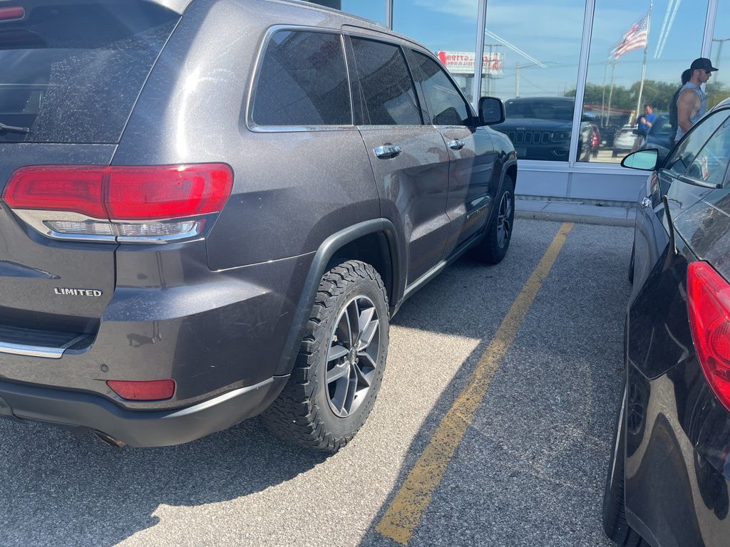 2017 Jeep Grand Cherokee Limited photo 3