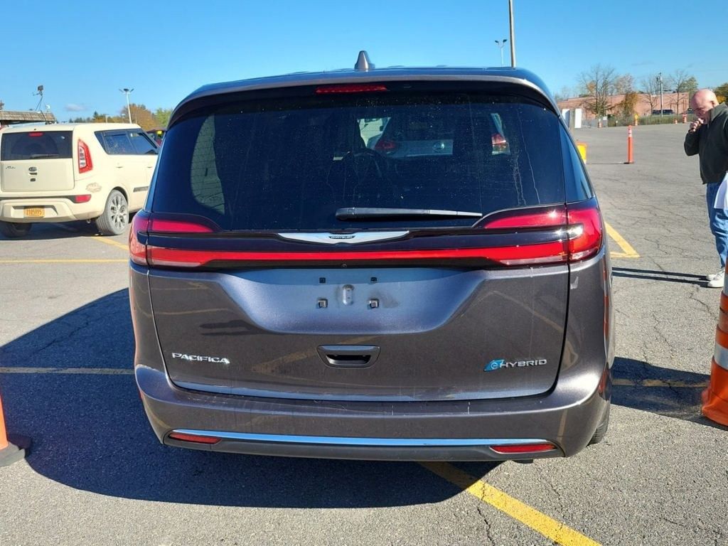 2022 Chrysler Pacifica Hybrid Touring L photo 4