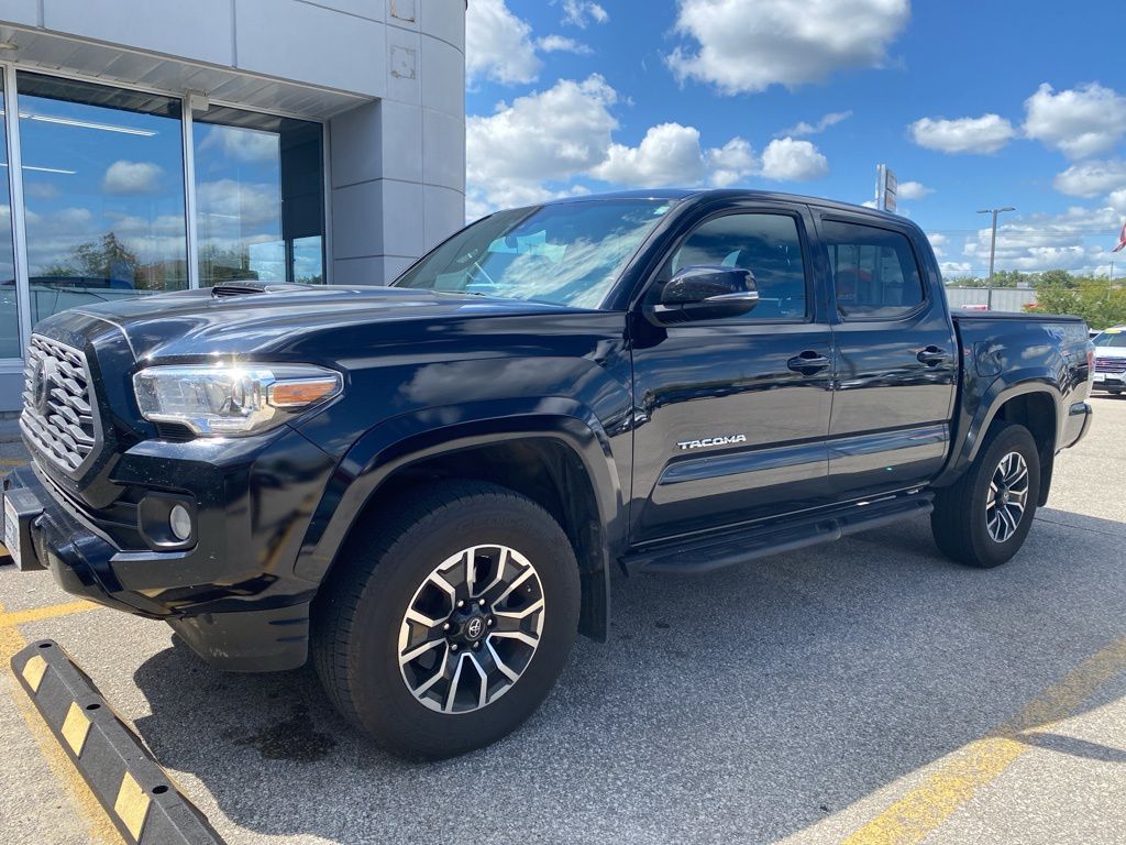 2020 Toyota Tacoma SR5 photo 2