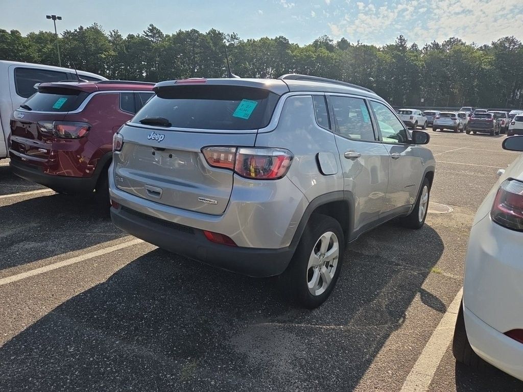 2020 Jeep Compass Latitude photo 2
