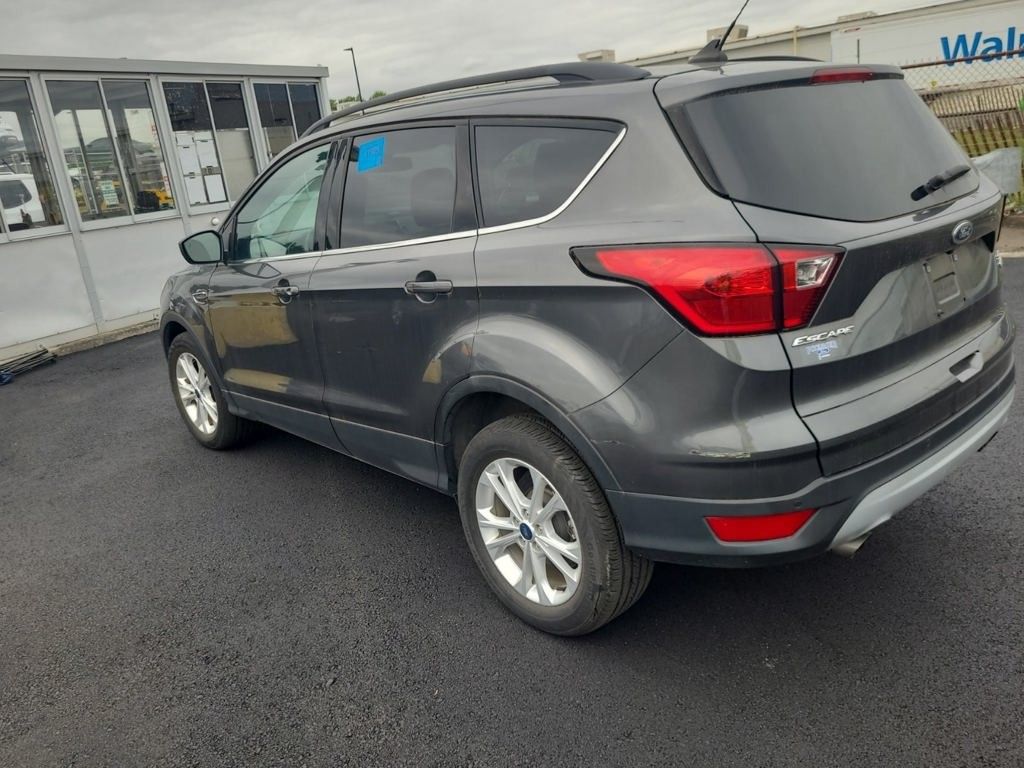 2019 Ford Escape SEL photo 3