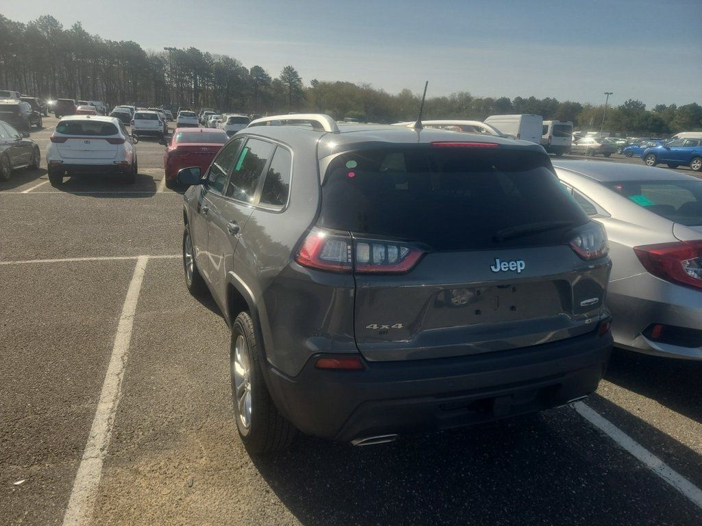 2021 Jeep Cherokee Latitude Lux photo 3