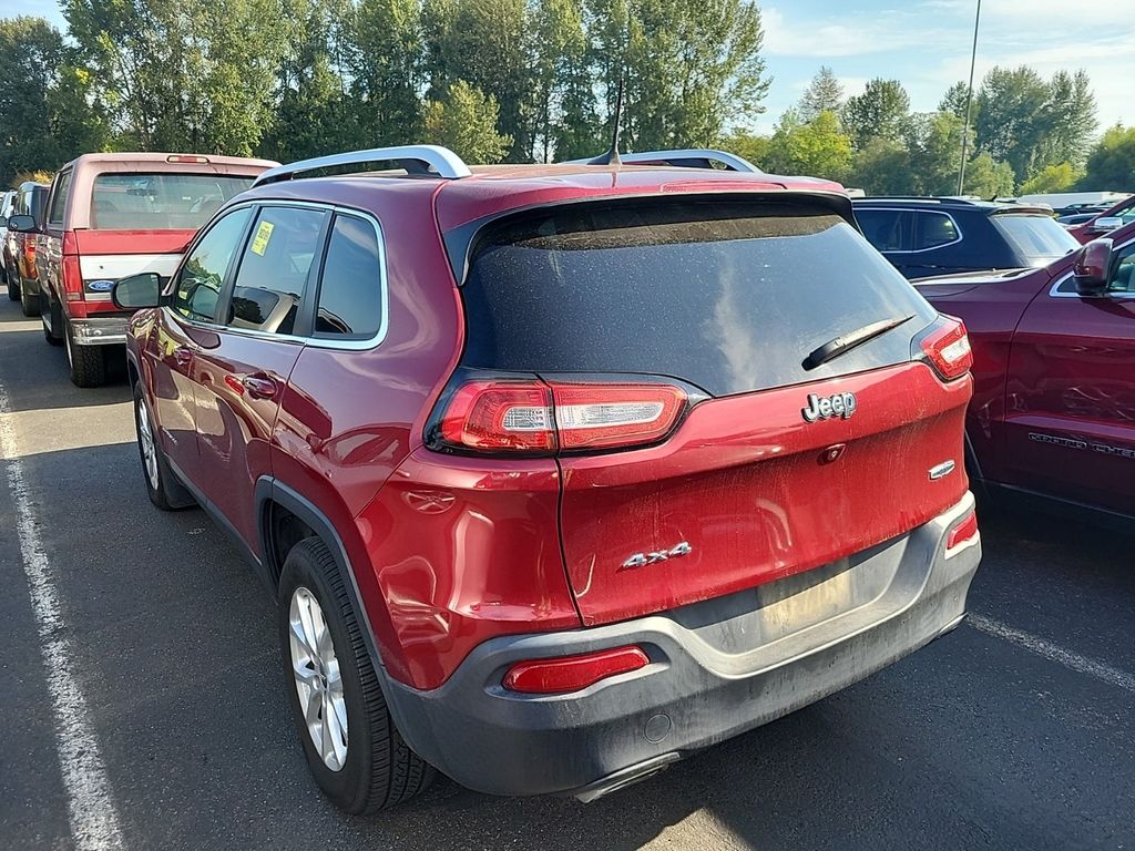 2017 Jeep Cherokee Latitude photo 2