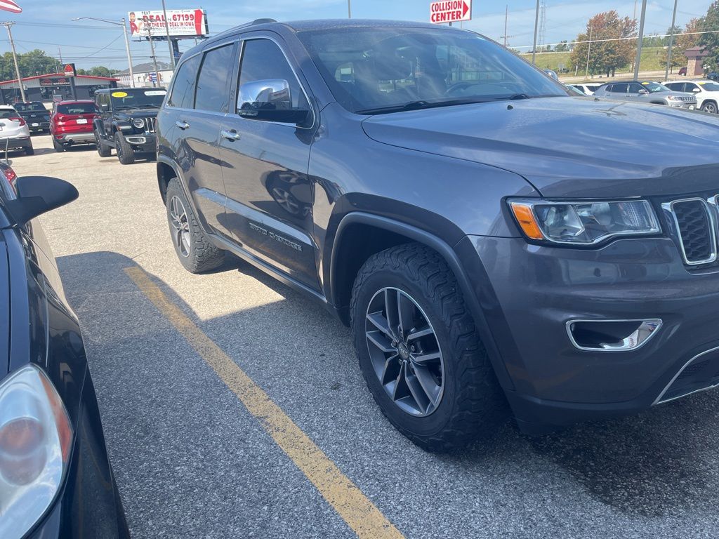 2017 Jeep Grand Cherokee Limited photo 2