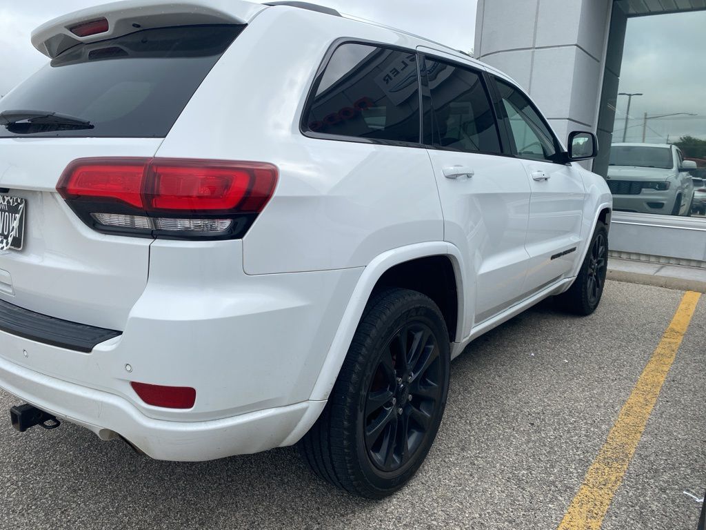 2018 Jeep Grand Cherokee Altitude photo 4