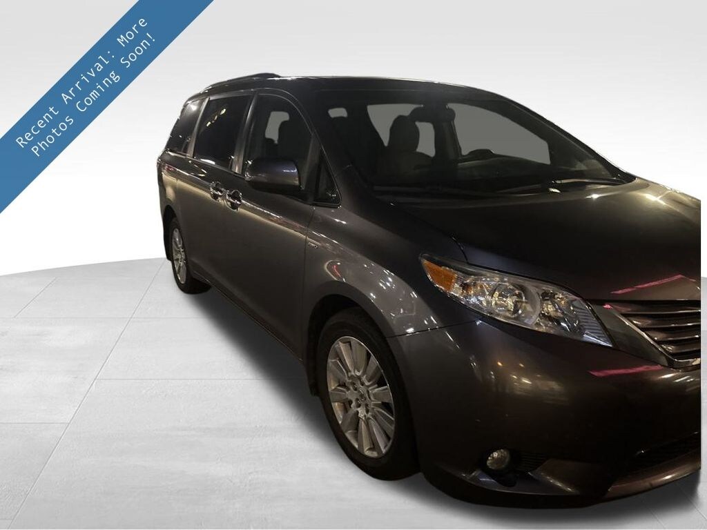 Used 2017 Toyota Sienna XLE Minivan/Van