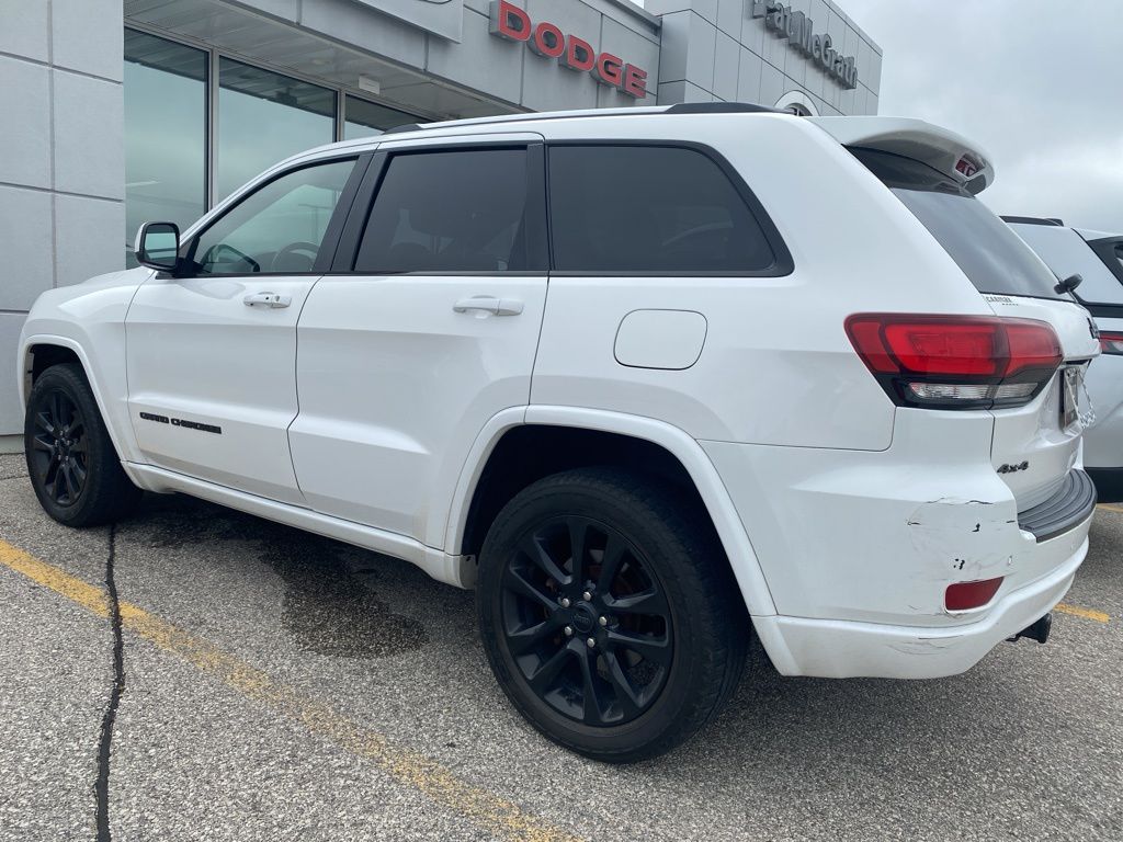 2018 Jeep Grand Cherokee Altitude photo 3