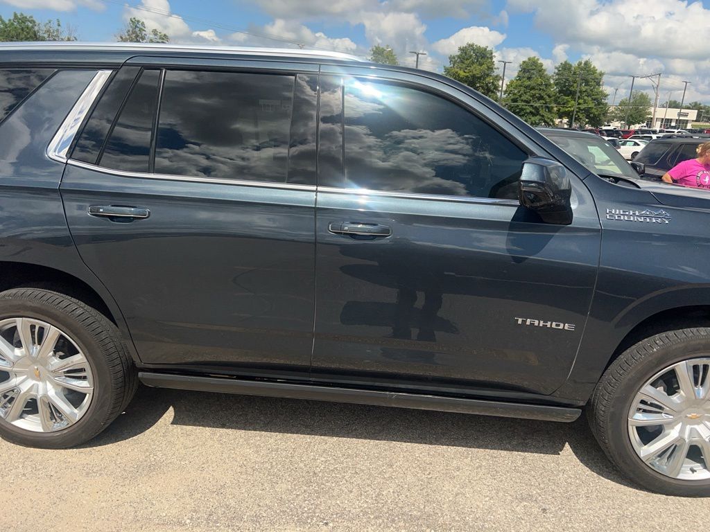 2021 Chevrolet Tahoe High Country photo 2