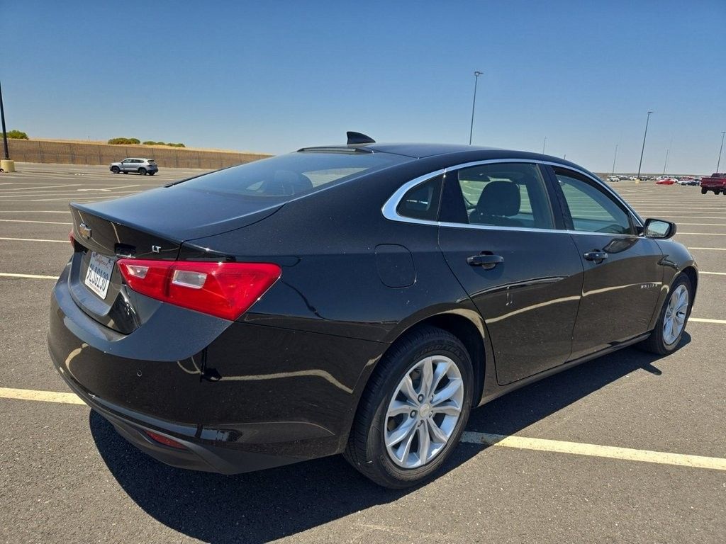 2024 Chevrolet Malibu 1LT photo 2