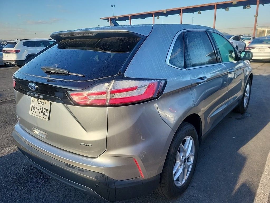2024 Ford Edge SEL photo 2
