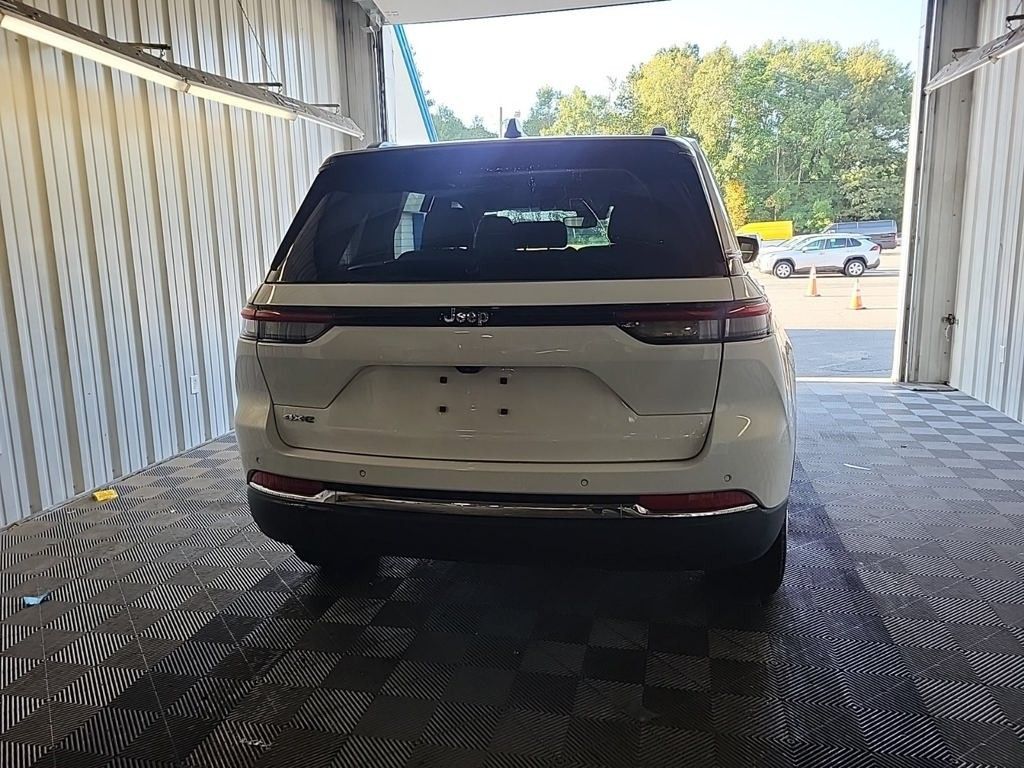 2023 Jeep Grand Cherokee 4xe photo 2