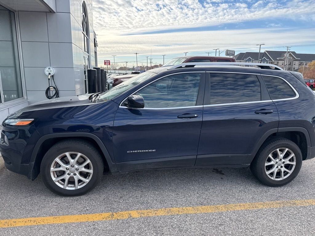 Used 2016 Jeep Cherokee Latitude SUV