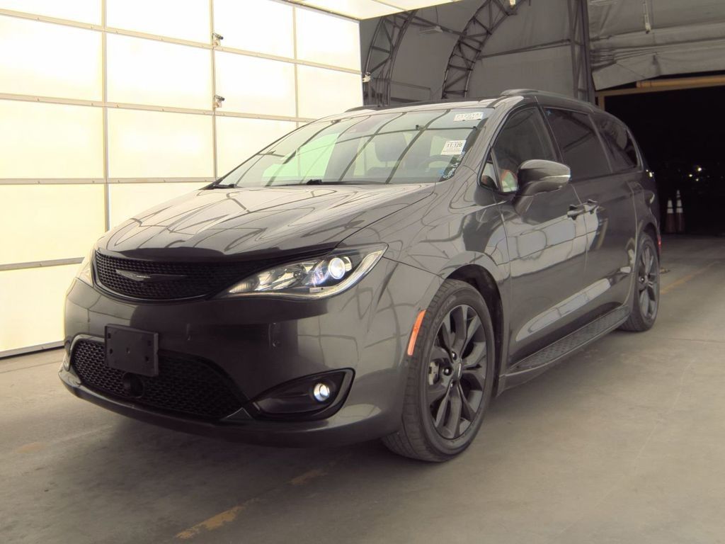 2019 Chrysler Pacifica Limited photo 3