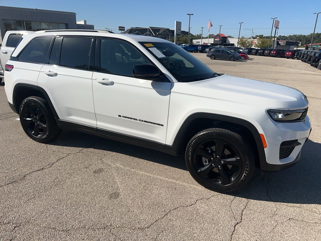 2024 Jeep Grand Cherokee Altitude X photo 2