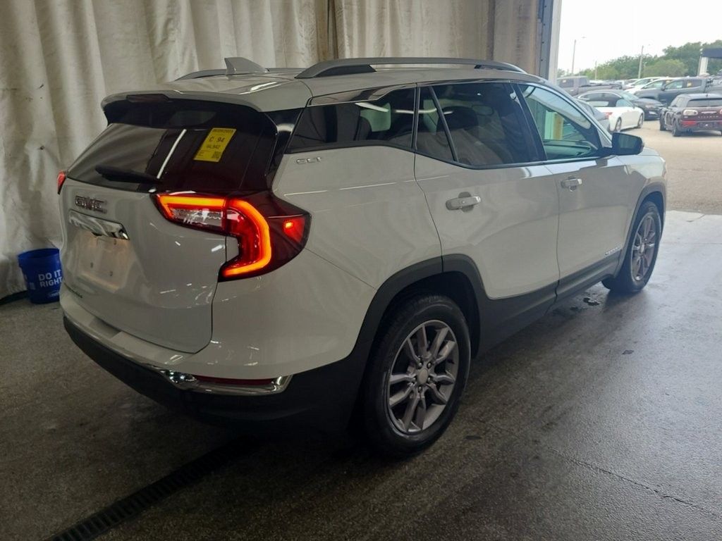 2023 Gmc Terrain SLT photo 2