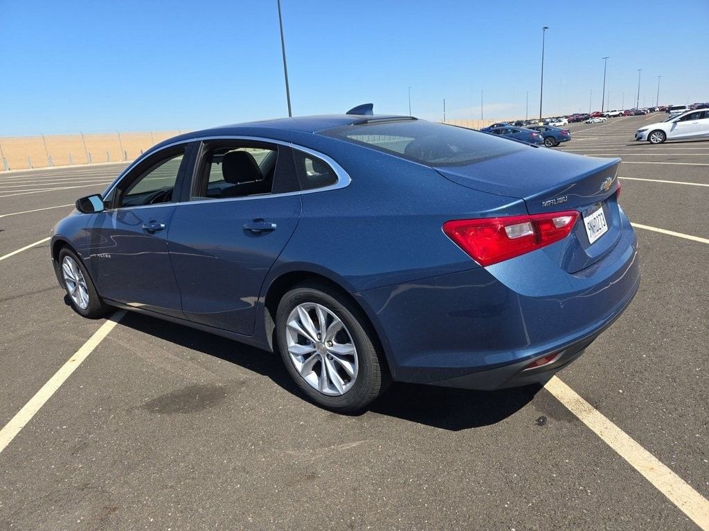 2024 Chevrolet Malibu 1LT photo 3