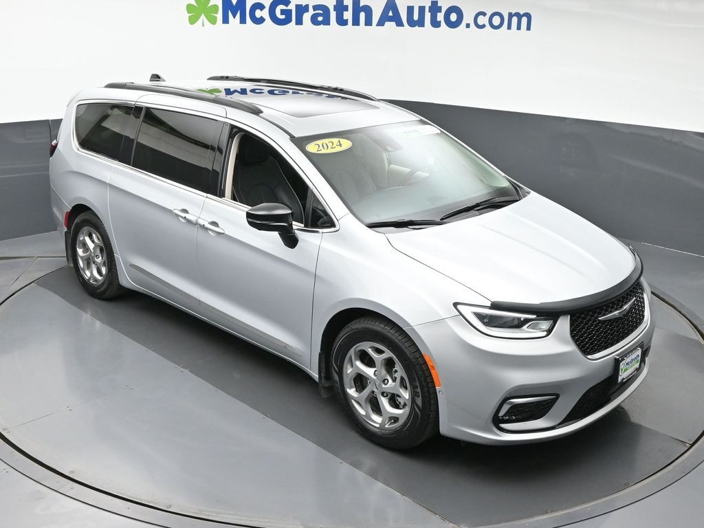 Used 2024 Chrysler Pacifica Limited Minivan/Van