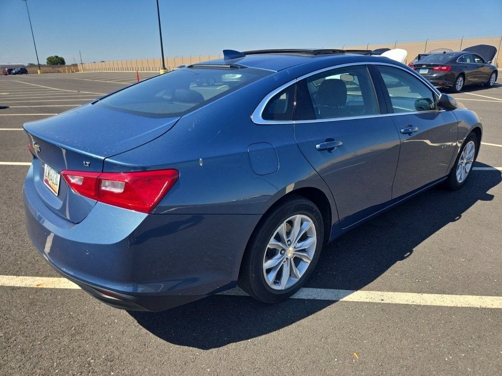 2024 Chevrolet Malibu 1LT photo 2