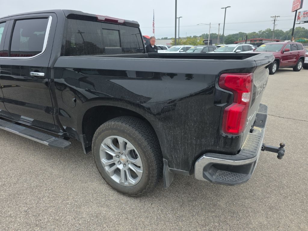 2025 Chevrolet Silverado 1500 LTZ photo 3