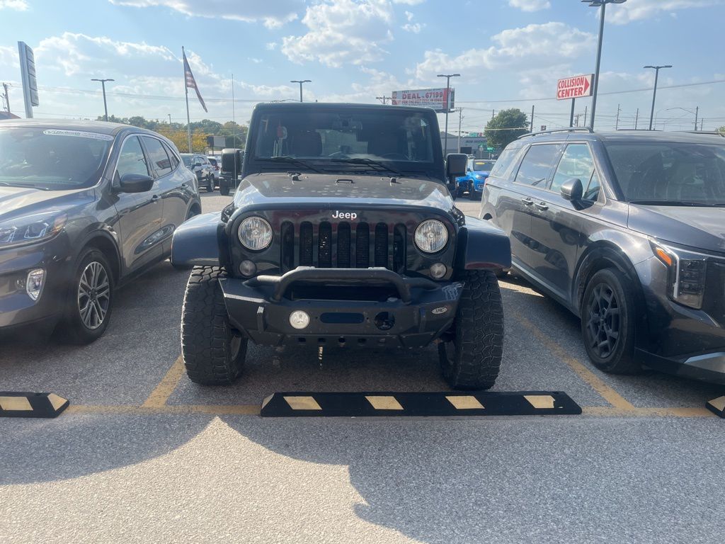 2015 Jeep Wrangler Unlimited Sahara photo 2