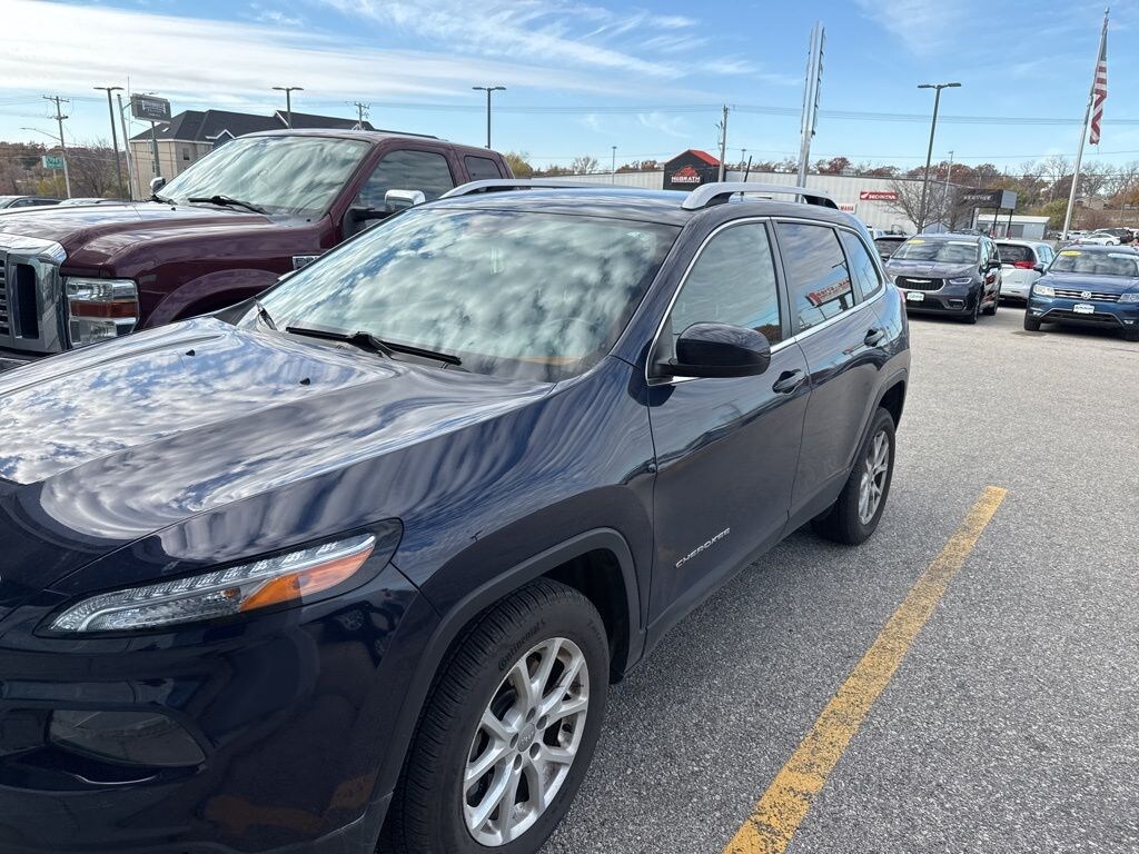 Used 2016 Jeep Cherokee Latitude SUV