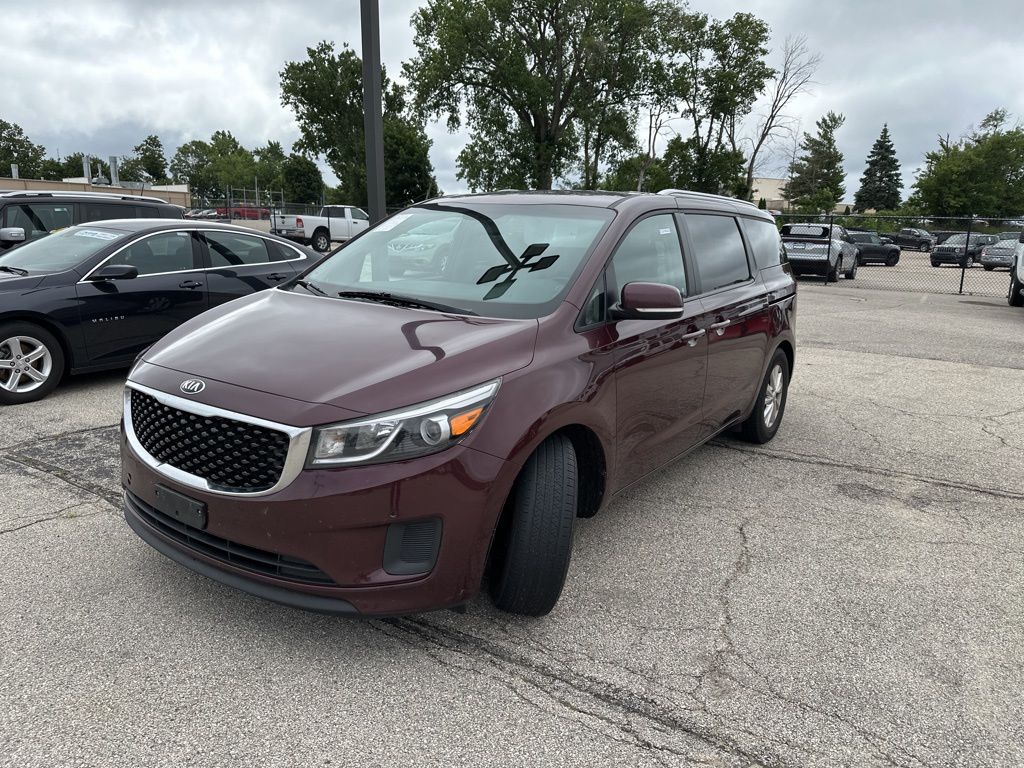Used 2017 Kia Sedona LX with VIN KNDMB5C12H6338666 for sale in Cedar Rapids, IA