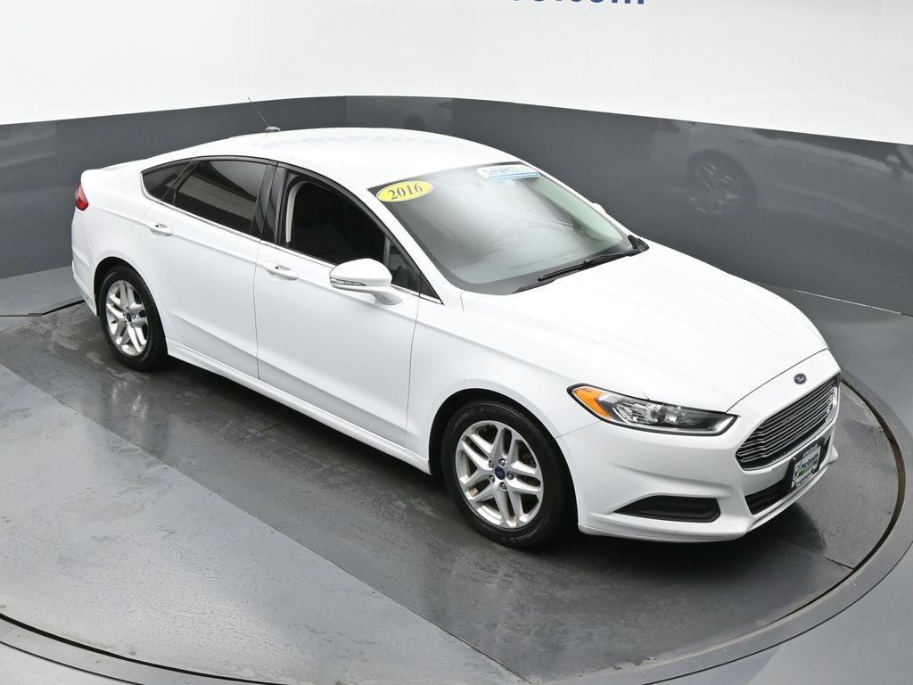 Used 2016 Ford Fusion SE Sedan