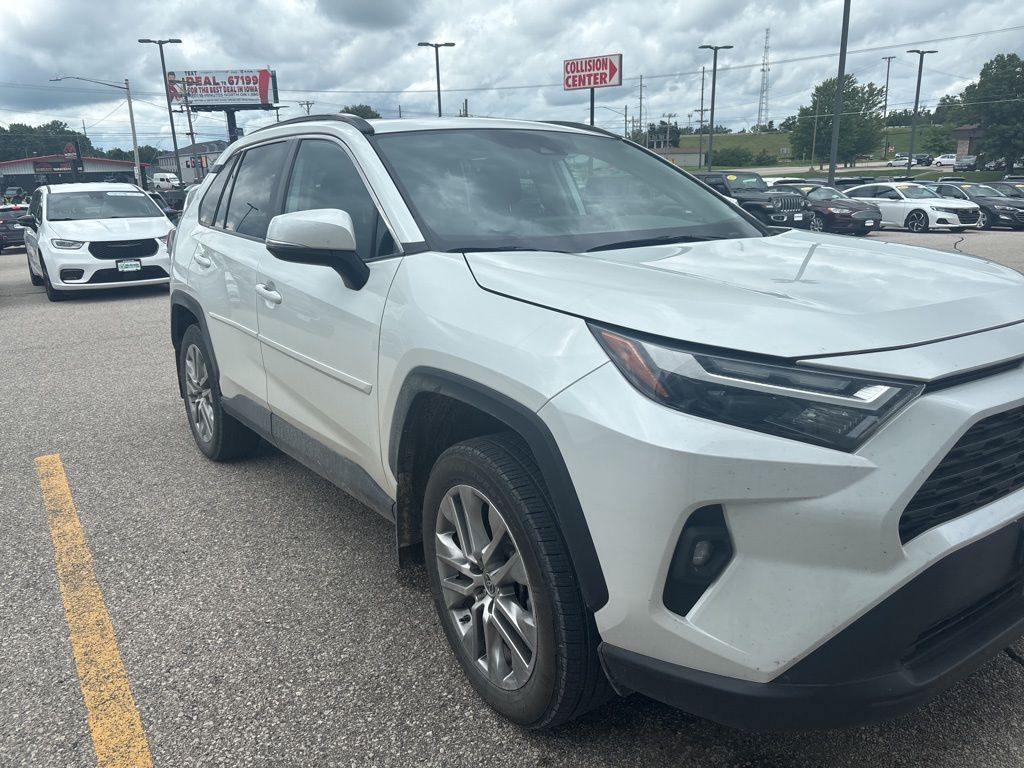 2023 Toyota RAV4 XLE Premium photo 2