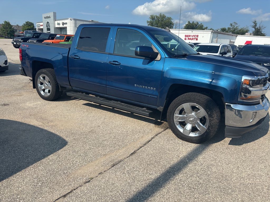 2018 Chevrolet Silverado 1500 LT photo 3