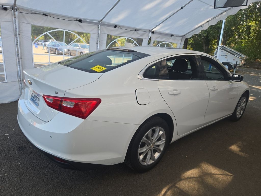 2024 Chevrolet Malibu 1LT photo 2