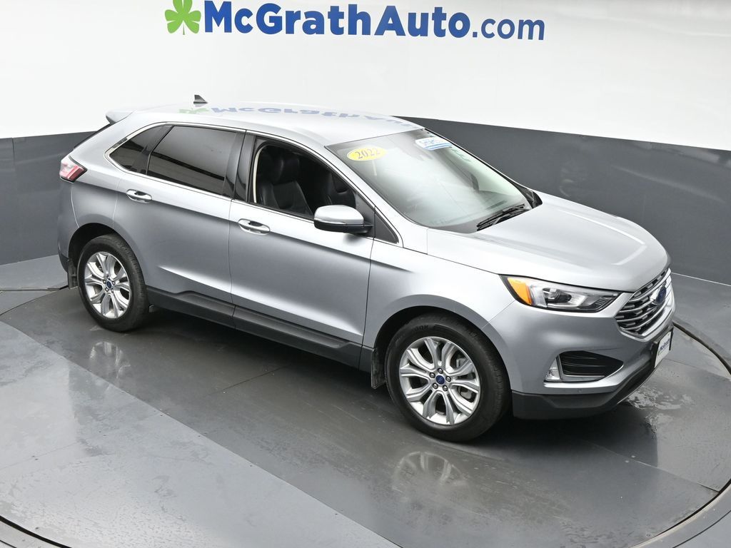 2022 Ford Edge Titanium photo 2