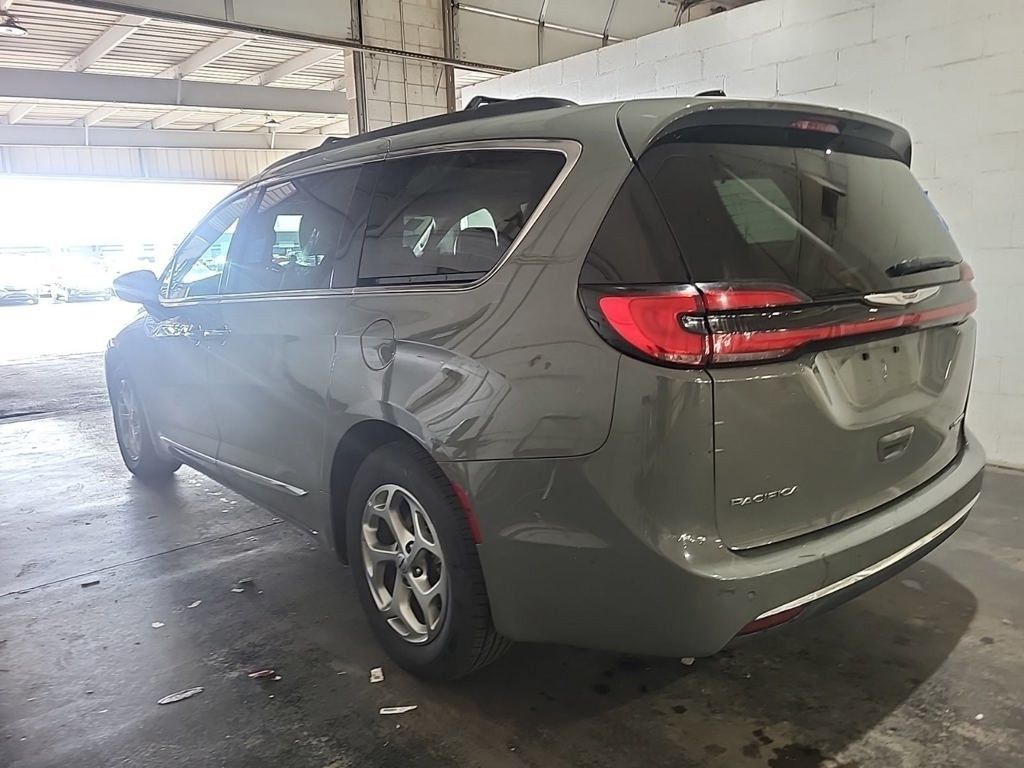 2023 Chrysler Pacifica Limited photo 2